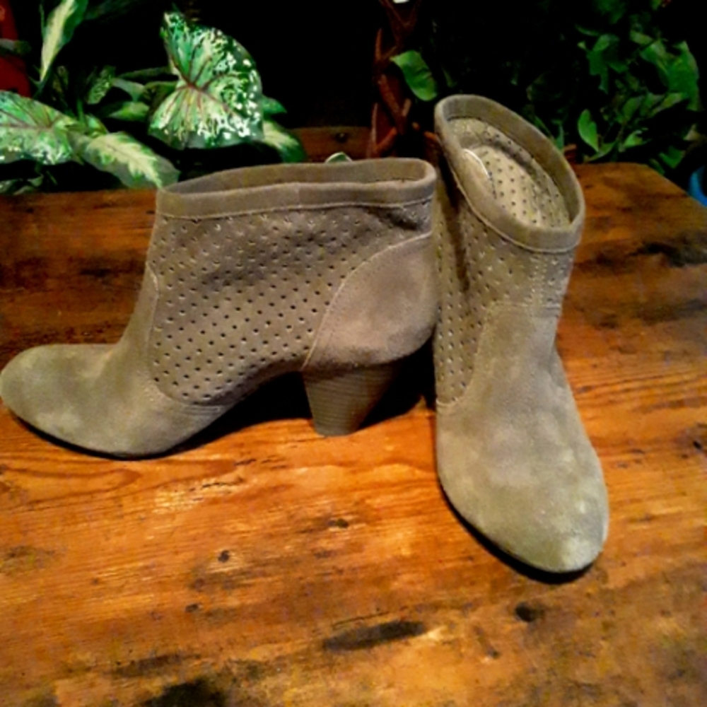 Jessica Simpson Sz 6.5M Grey/green Suede Ankle  Heeled Boots